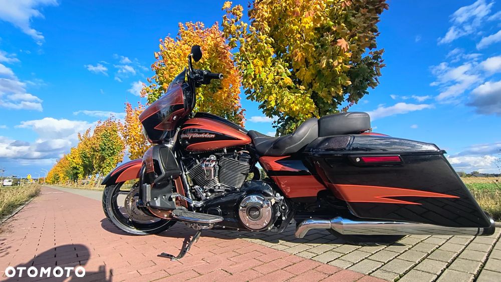 Harley-Davidson Touring Street Glide - 2