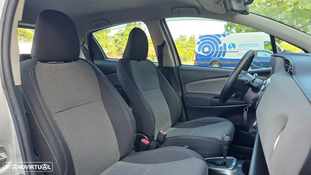 Toyota Yaris 1.5 HSD Comfort +P.Style+P.Techno - 51