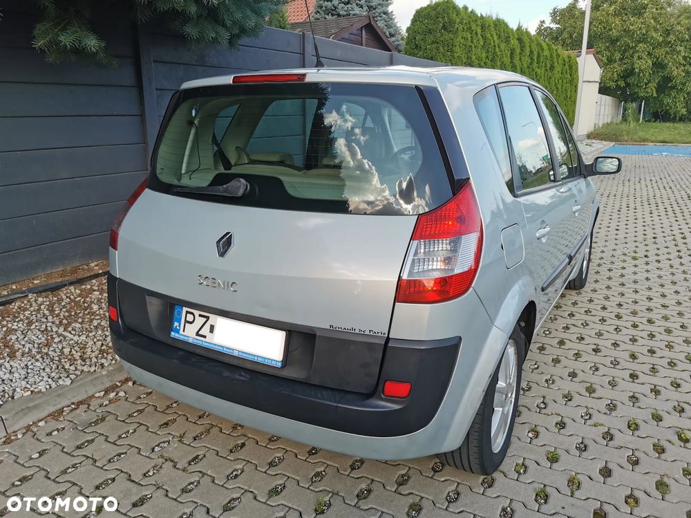 Renault Scenic 1.6 16V Confort Privilege - 17
