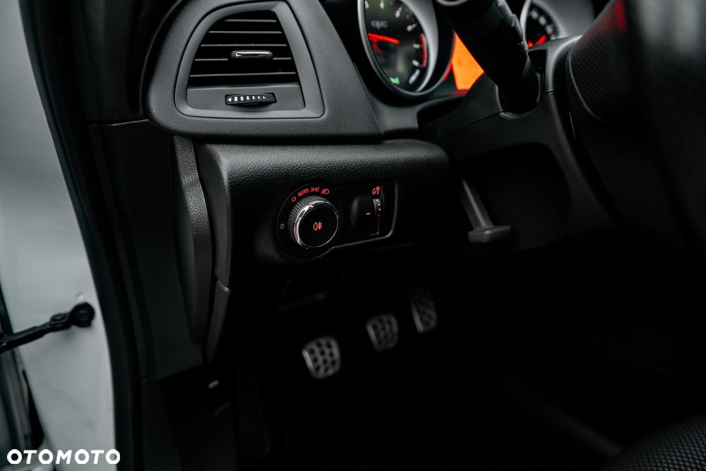 Opel Astra IV GTC OPC - 19