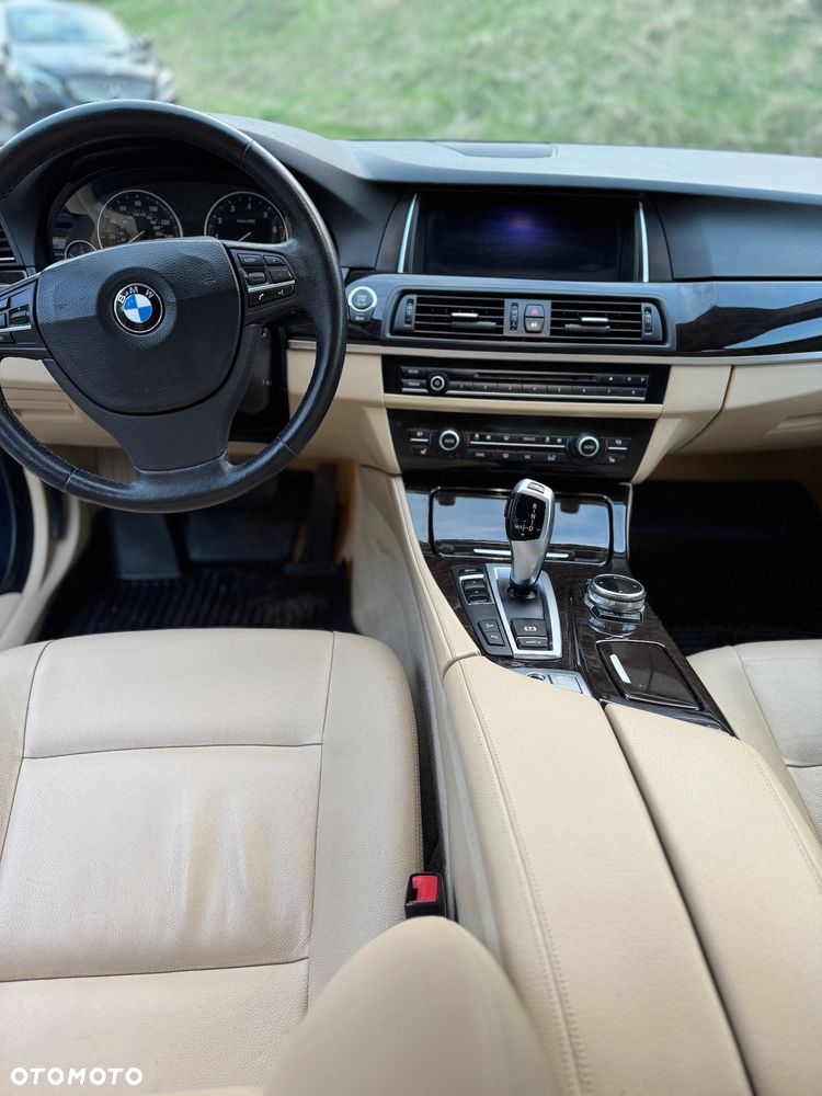 BMW Seria 5 528i xDrive - 11