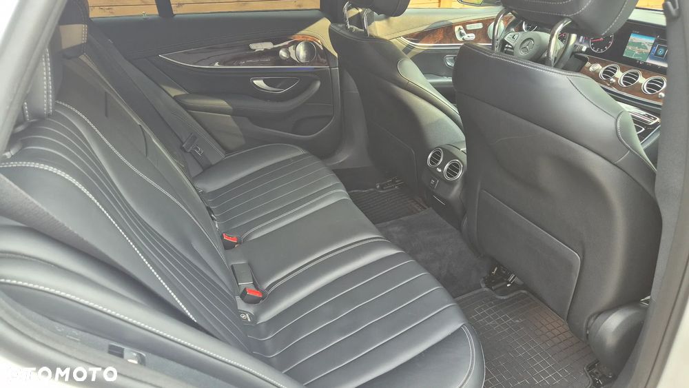 Mercedes-Benz Klasa E 400 4Matic 9G-TRONIC Exclusive - 15