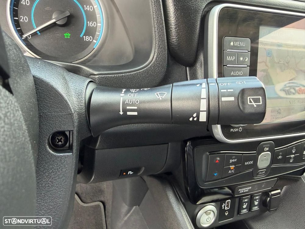 Nissan Leaf N-Connecta Two Tone - 22