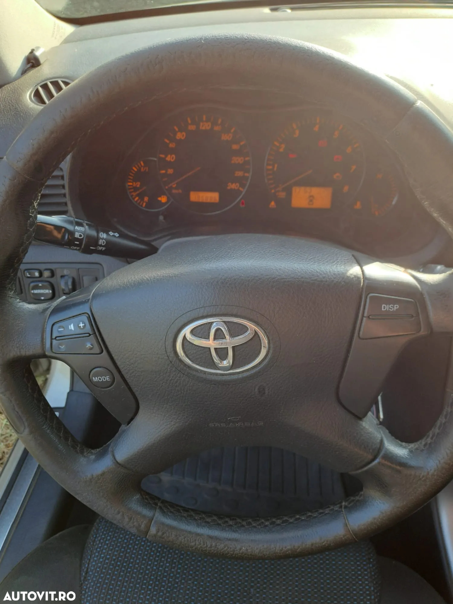 Toyota Avensis 1.6 Comfort - 4