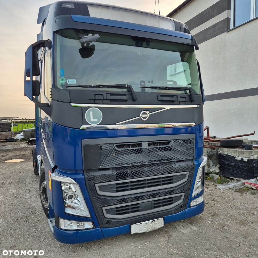 Volvo FH4 owiewka zakabinowa prawa z klapką adblue - 5