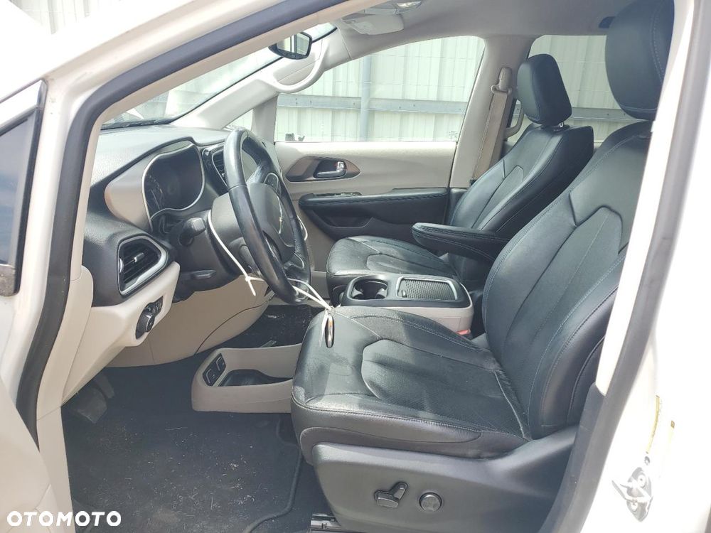 Chrysler Pacifica - 7