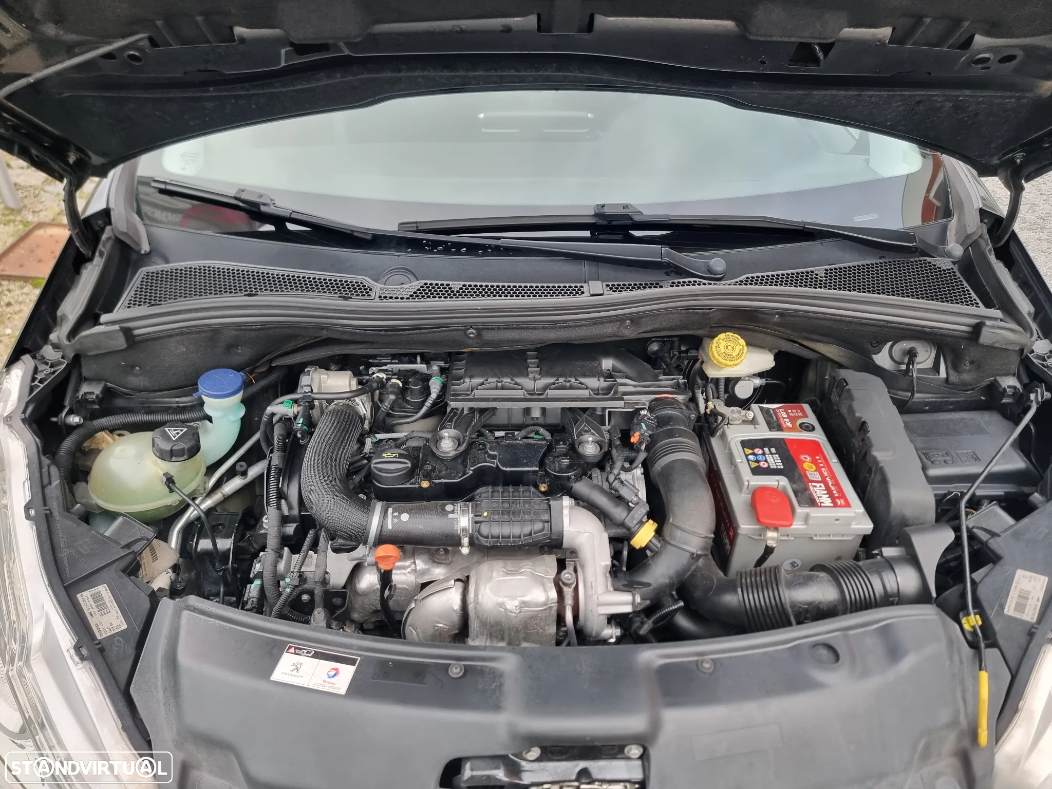 Peugeot 208 1.4 HDi SE Style - 25