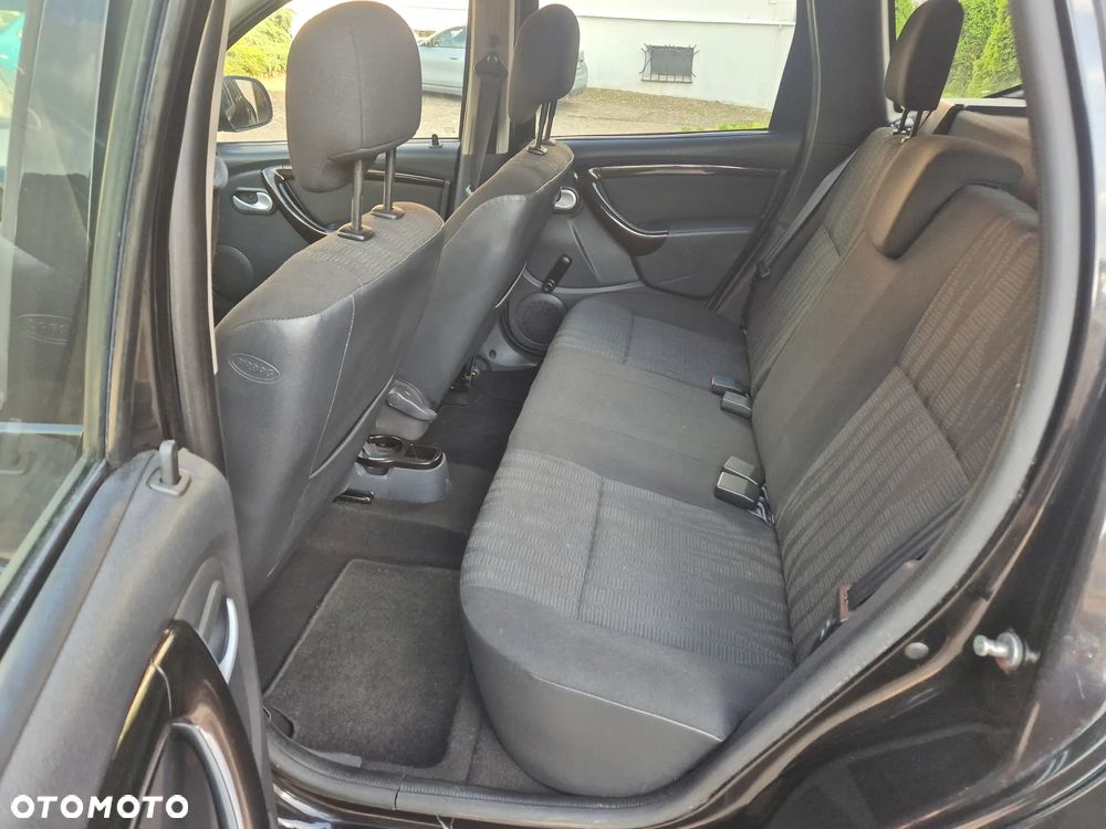 Dacia Duster 1.6 16V 4x4 Laureate - 4