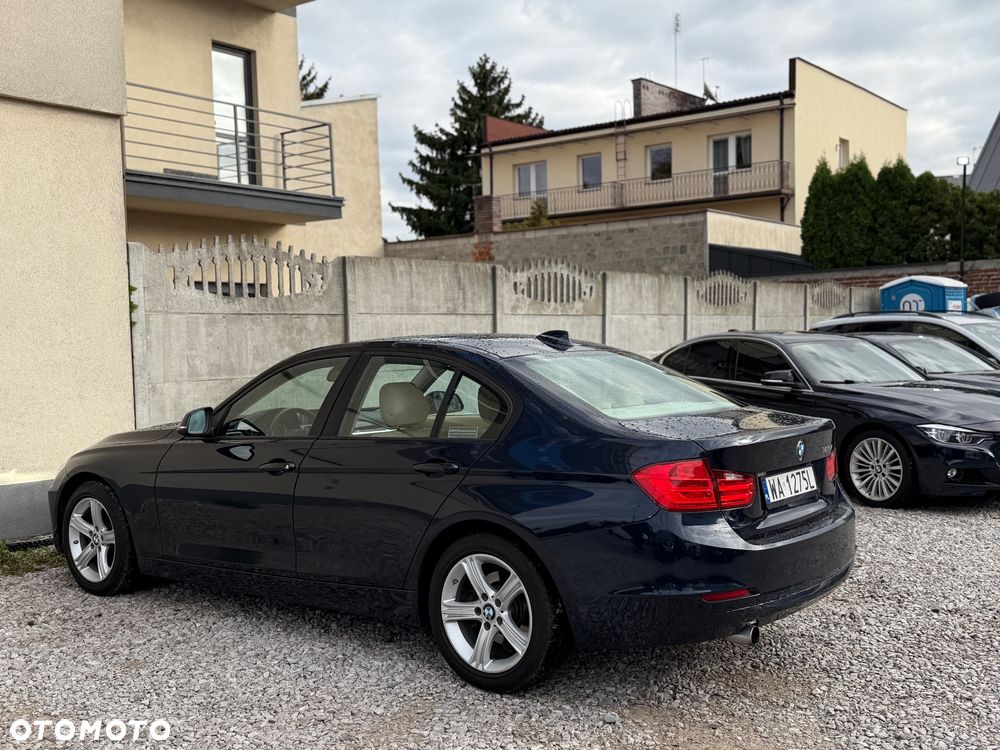 BMW Seria 3 320i - 7