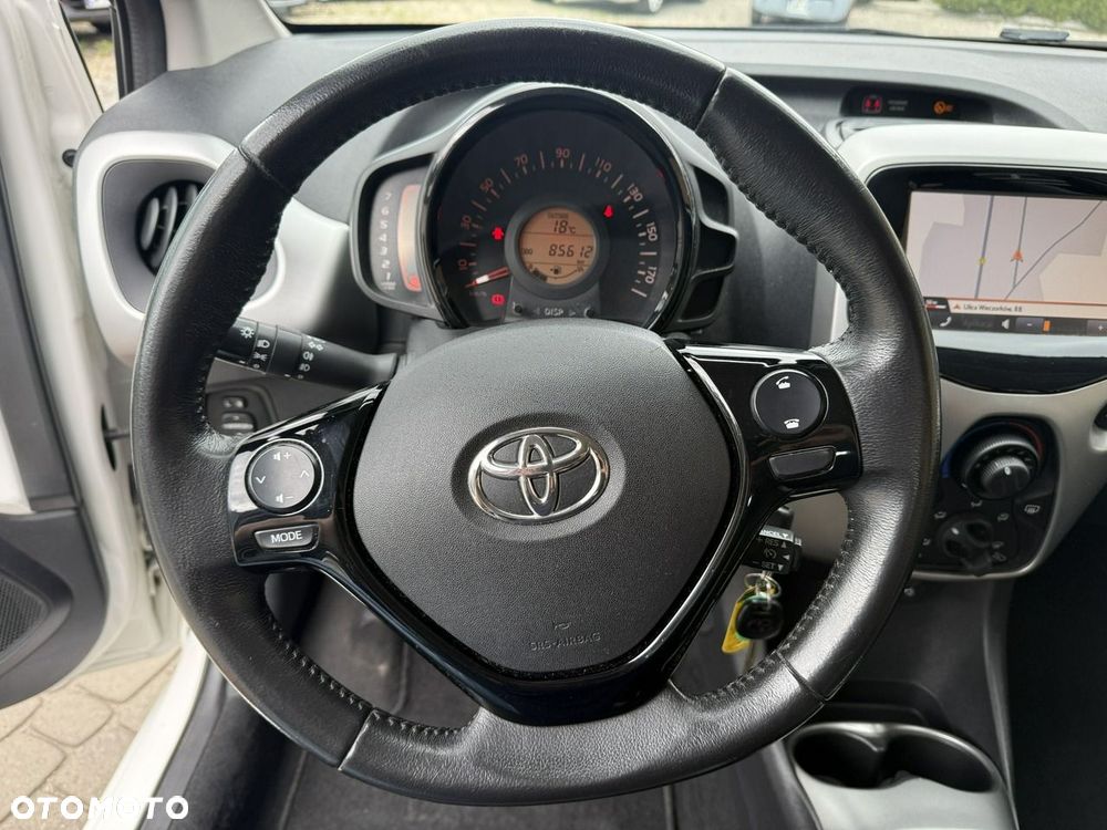 Toyota Aygo x-play touch - 16