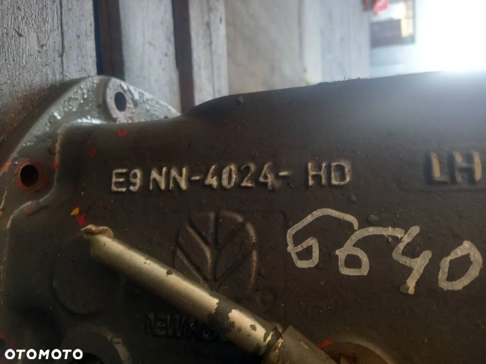 Obudowa mostu tył tylnego New Holland 6640 - 2