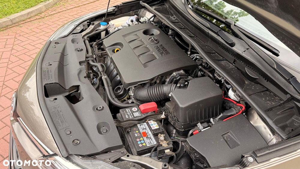 Toyota Avensis 1.8 Selection MS - 32