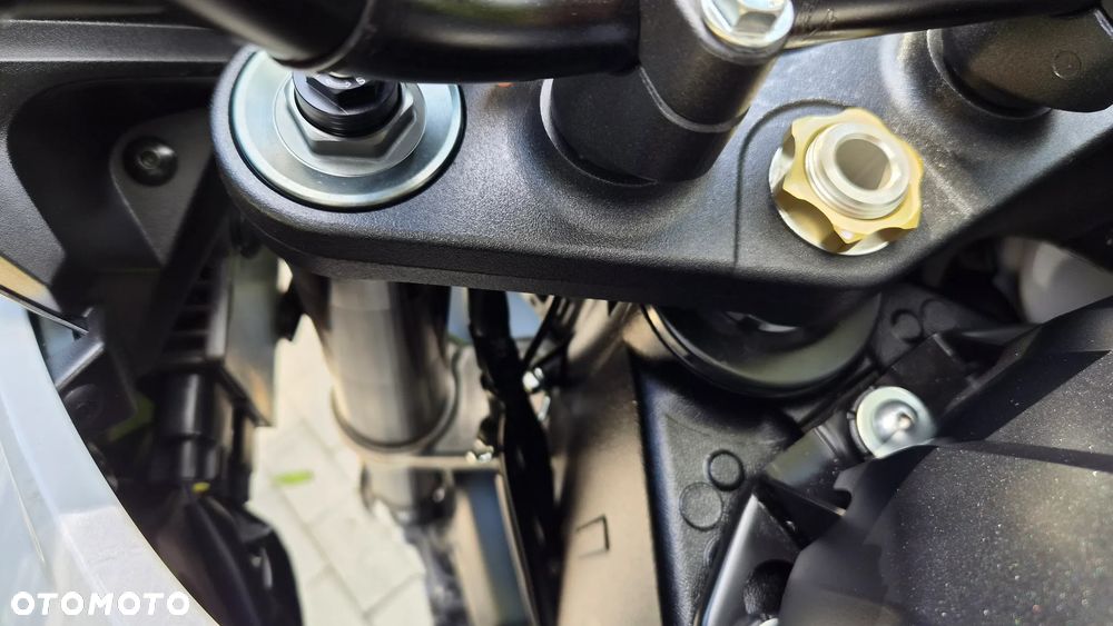 Suzuki V-STROM - 24