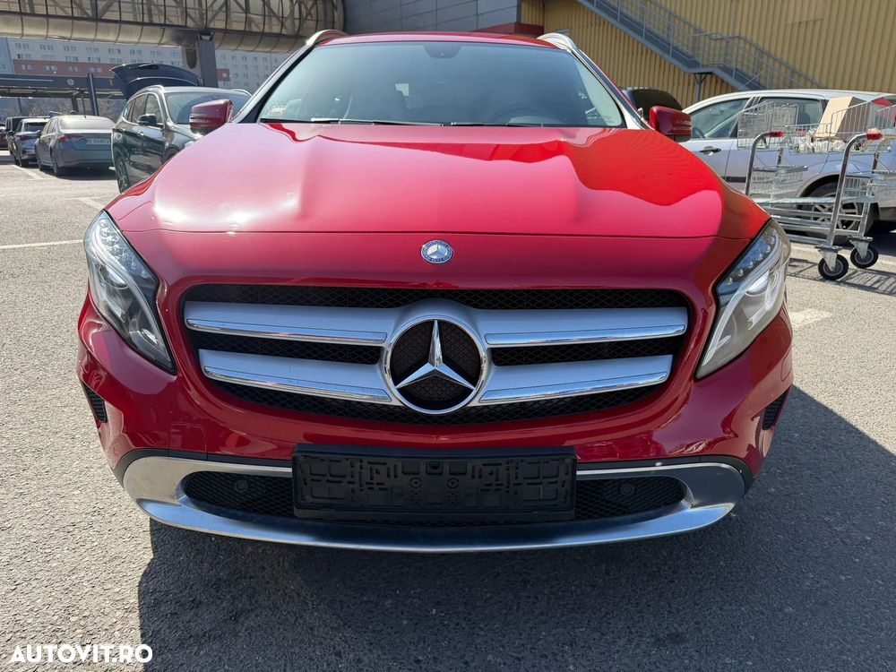 Mercedes-Benz GLA - 12