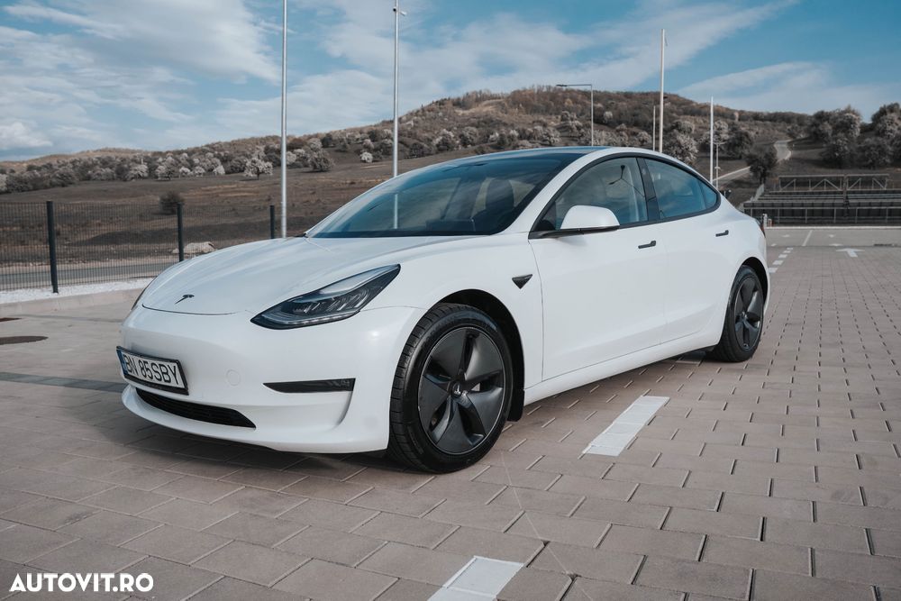 Tesla Model 3 - 4