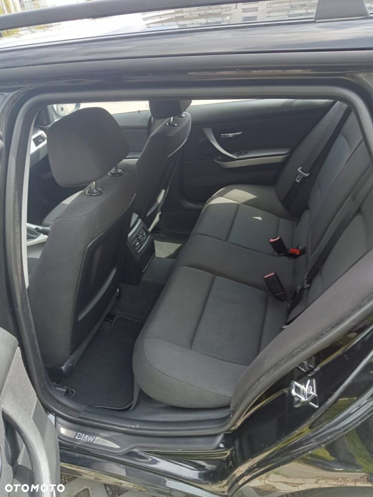 BMW Seria 3 318d - 5