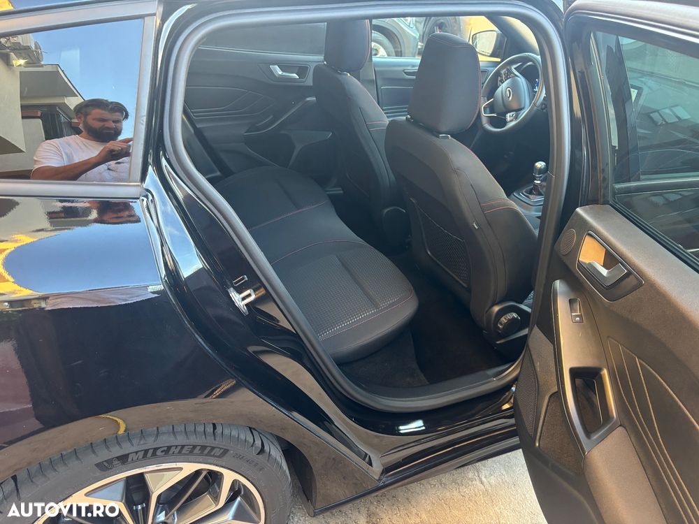 Ford Focus 1.0 EcoBoost 6MT MHEV ST-Line X - 7