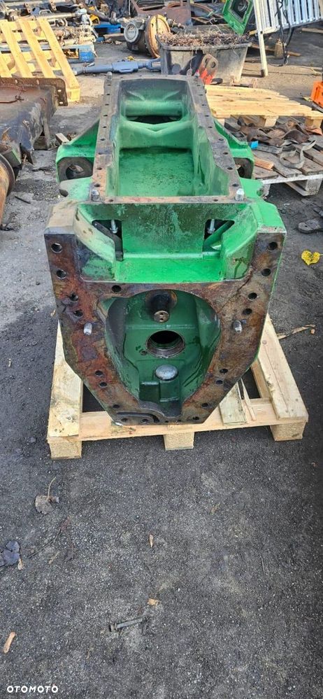 John Deere 8295R 8320R 8235R - skrzynka obudowa R312872 - 2