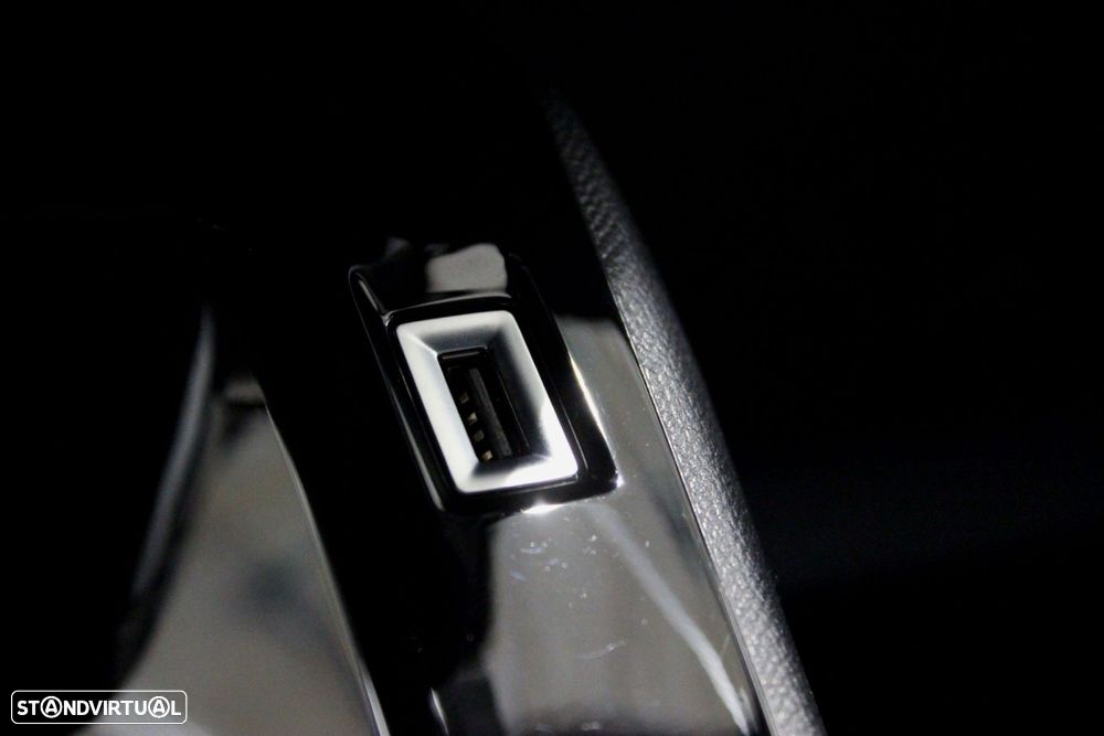 Peugeot 2008 1.5 BlueHDi Allure EAT8 - 32