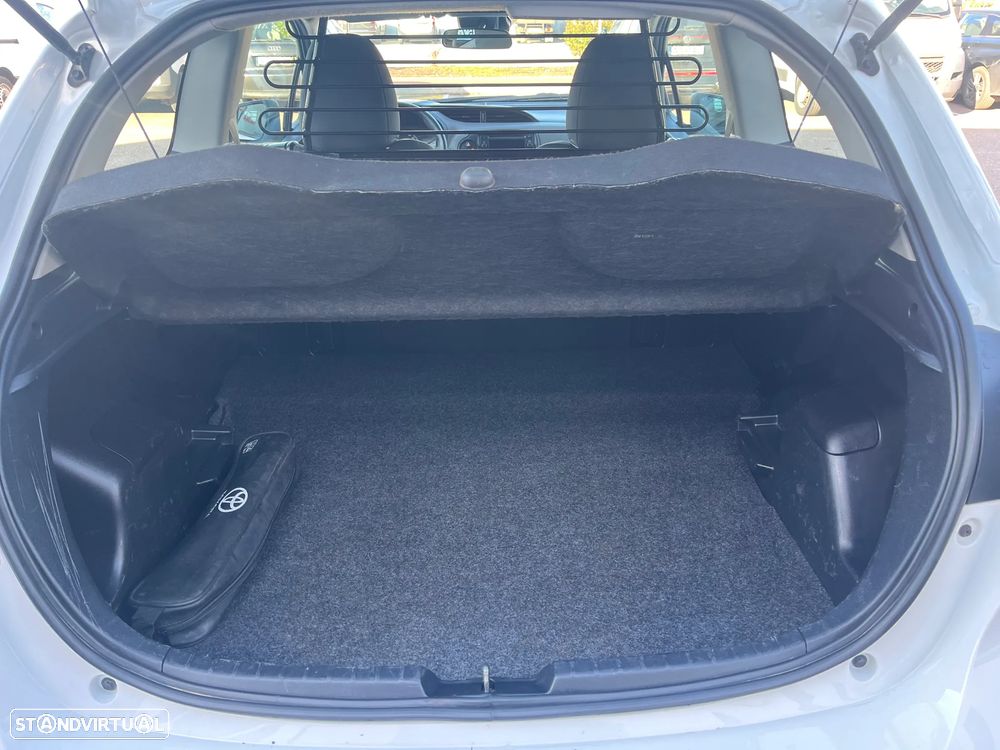 Toyota Yaris Ecobizz IVA Dedutível - 13
