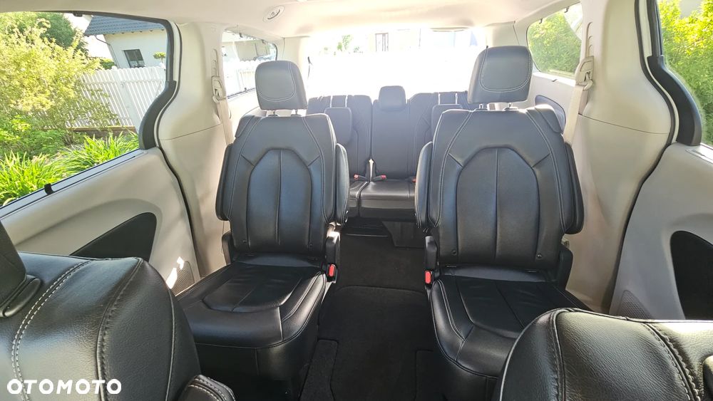 Chrysler Pacifica - 12