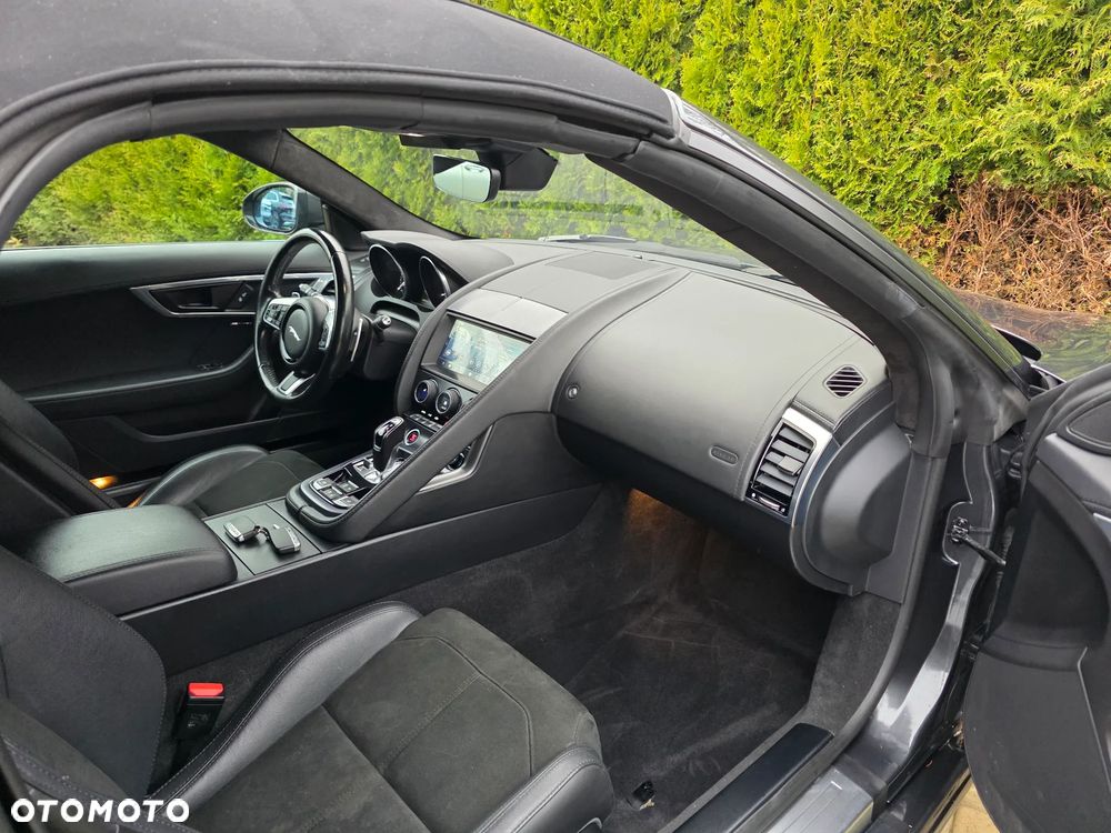 Jaguar F-Type P300 R-Dynamic - 17
