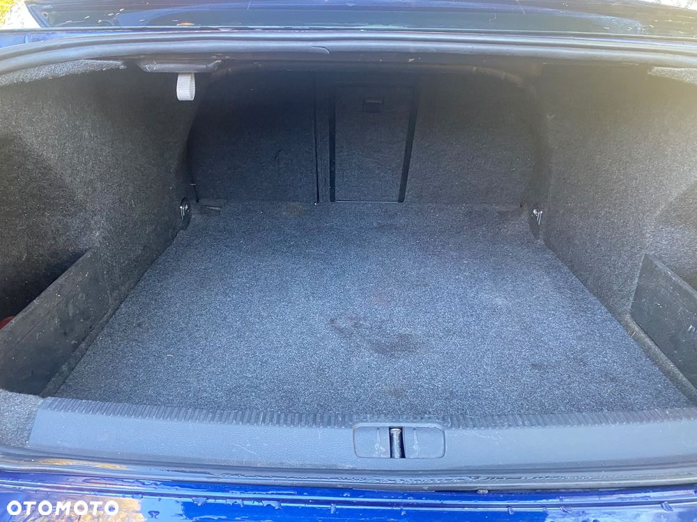Volkswagen Passat - 13