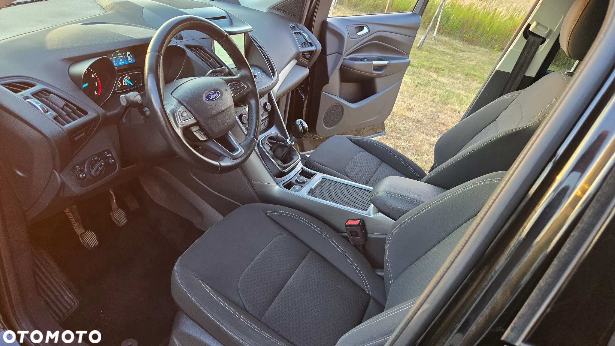 Ford Kuga 1.5 EcoBoost 2x4 Titanium - 9