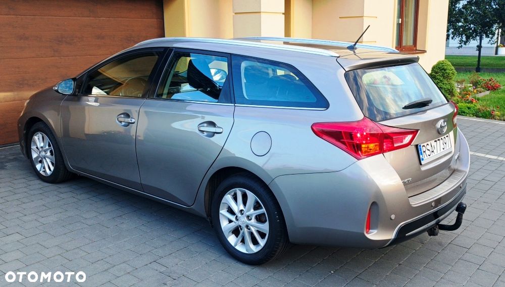 Toyota Auris 2.0 D-4D Life Plus - 25
