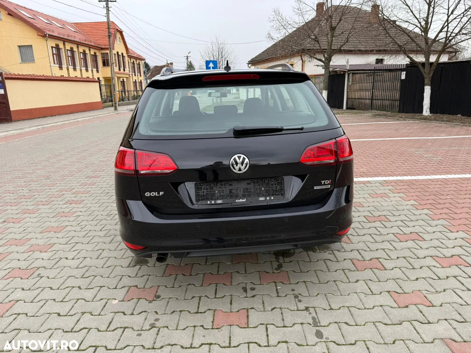 Volkswagen Golf 1.6 TDI (BlueMotion Technology) Trendline - 8