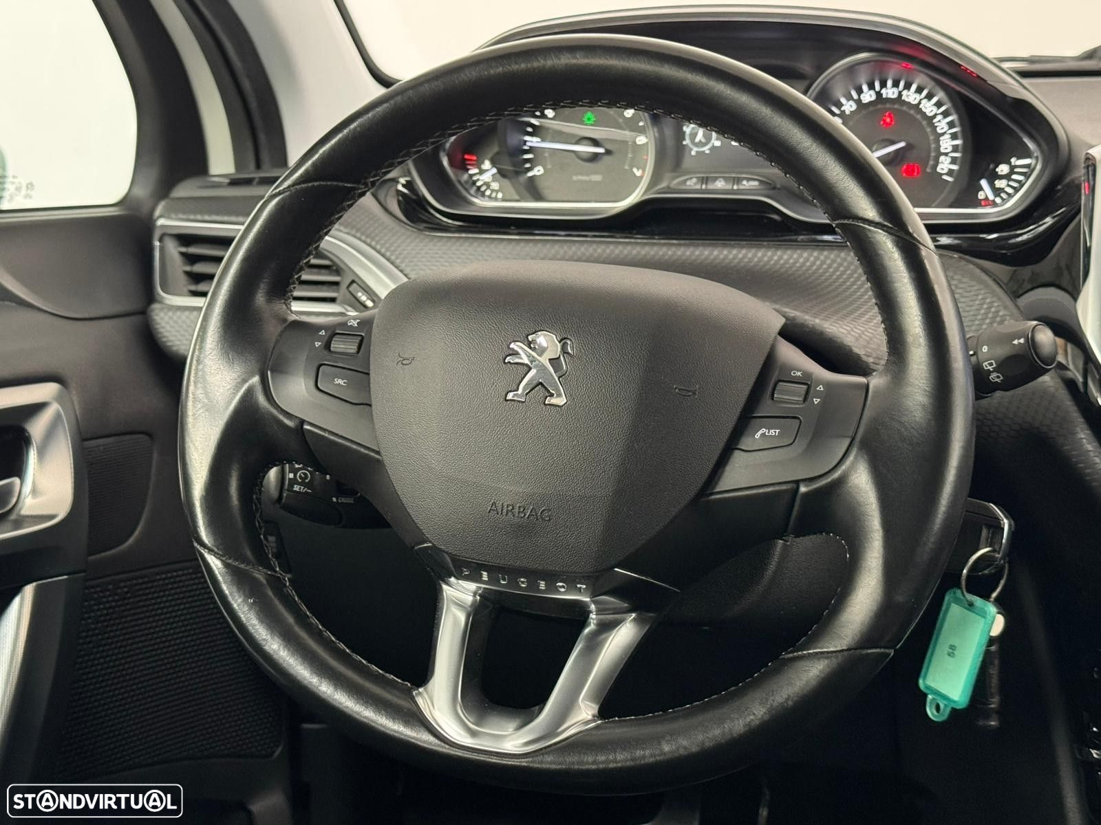 Peugeot 2008 1.2 PureTech Allure - 32