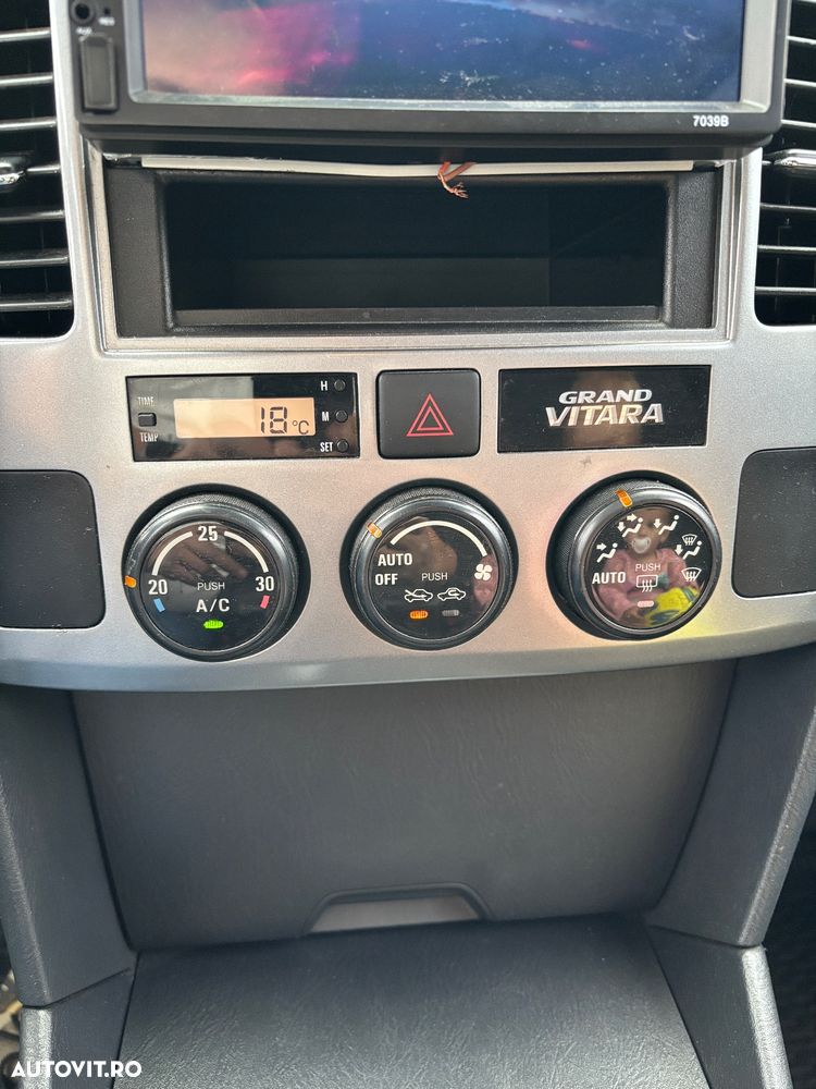 Suzuki Grand Vitara 2.0i - 9