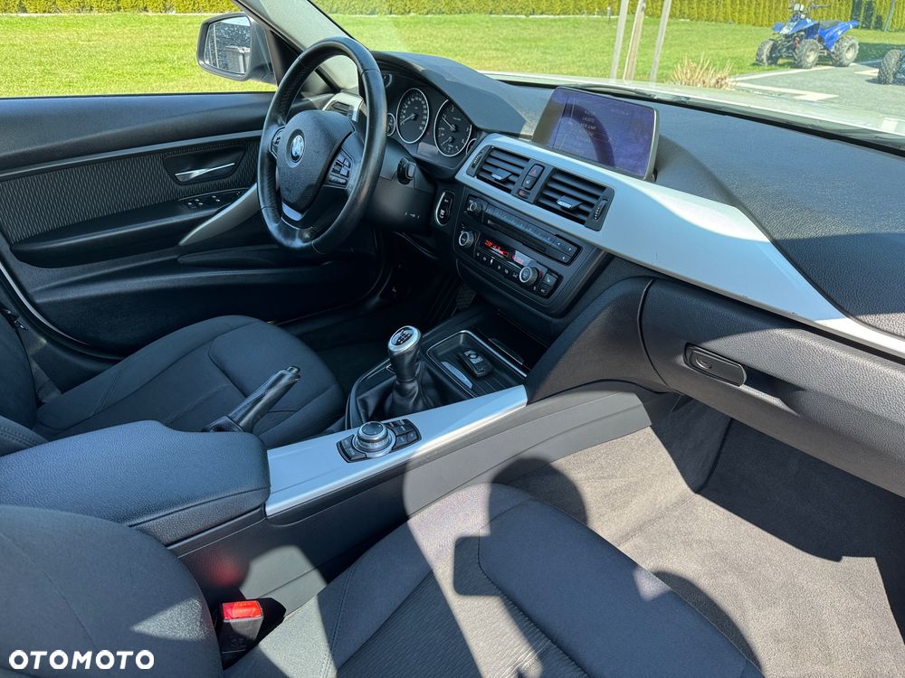 BMW Seria 3 318d DPF - 26