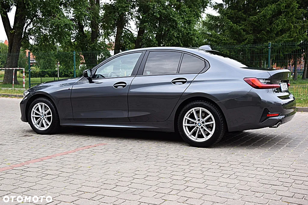 BMW Seria 3 318d M Sport - 10