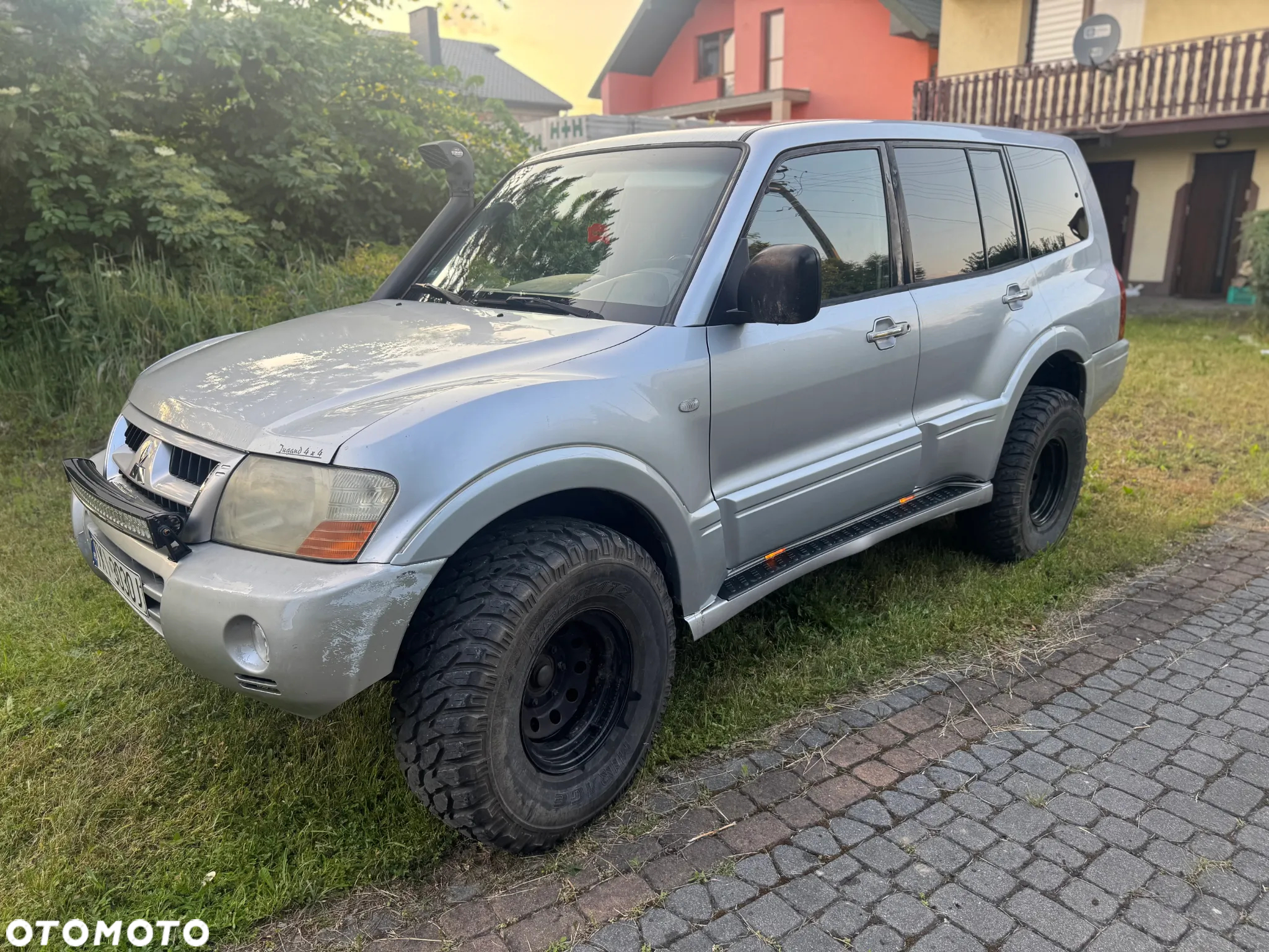 Mitsubishi Pajero - 2
