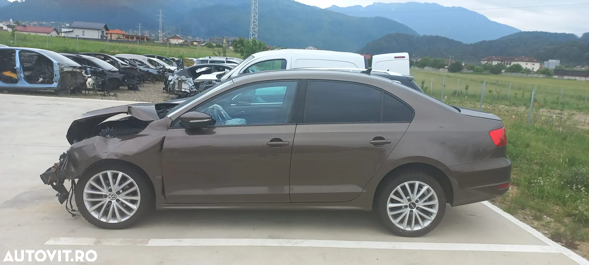 Dezmembram VW Jetta 1.6 TDI CAYC - 6