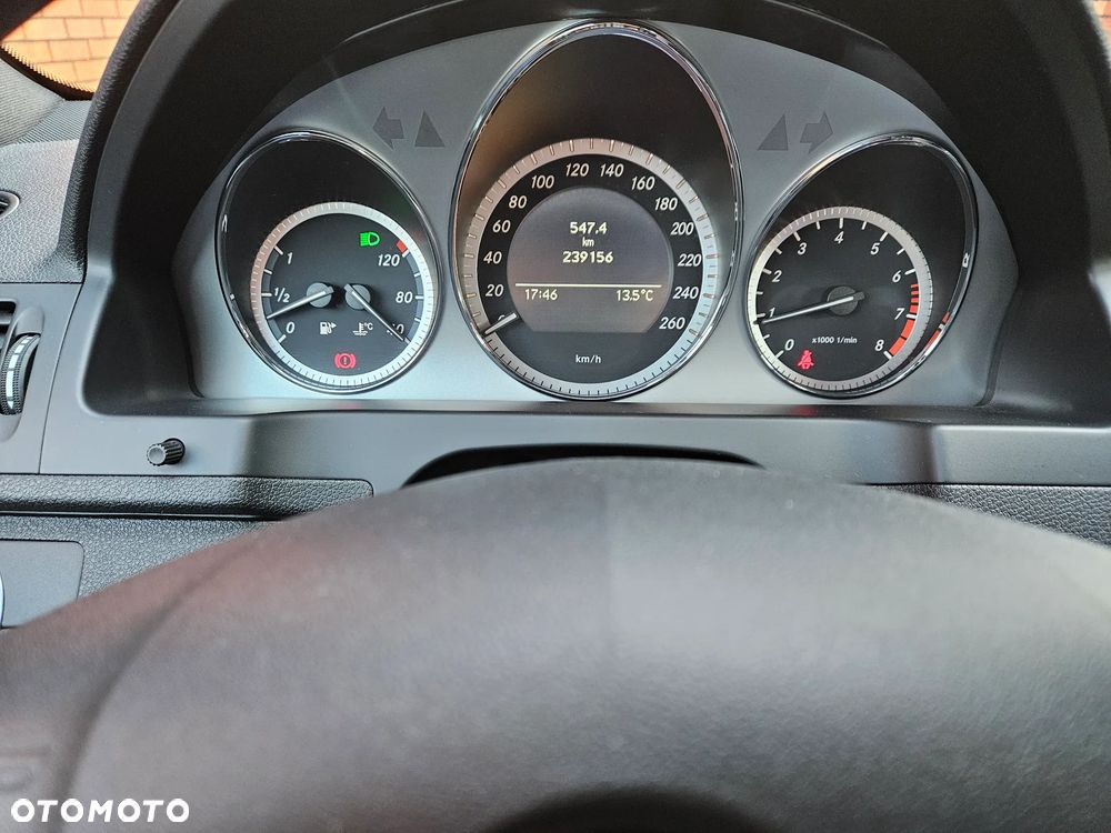 Mercedes-Benz Klasa C 180 CGI BlueEFFICIENCY SPORT EDITION - 15