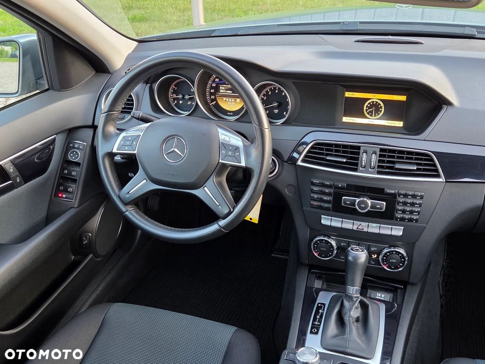 Mercedes-Benz Klasa C 180 BlueEFFICIENCY 7G-TRONIC Elegance - 33