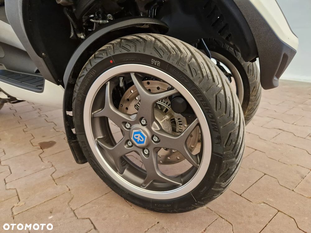 Piaggio MP-3 - 18