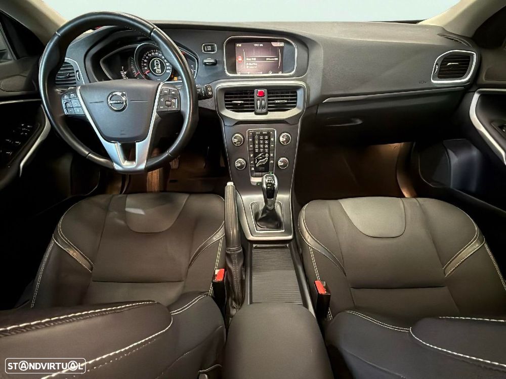 Volvo V40 2.0 D3 Momentum - 10