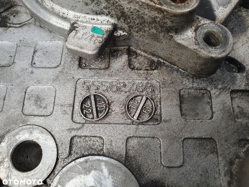 POMPA OLEJU Opel Astra J Meriva B Corsa D 1.4 T 55562788 osłona rozrządu - 2