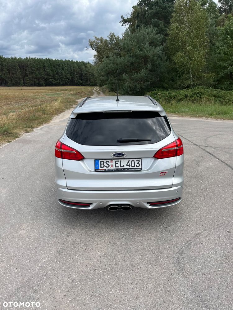Ford Focus 2.0 EcoBoost ST - 13