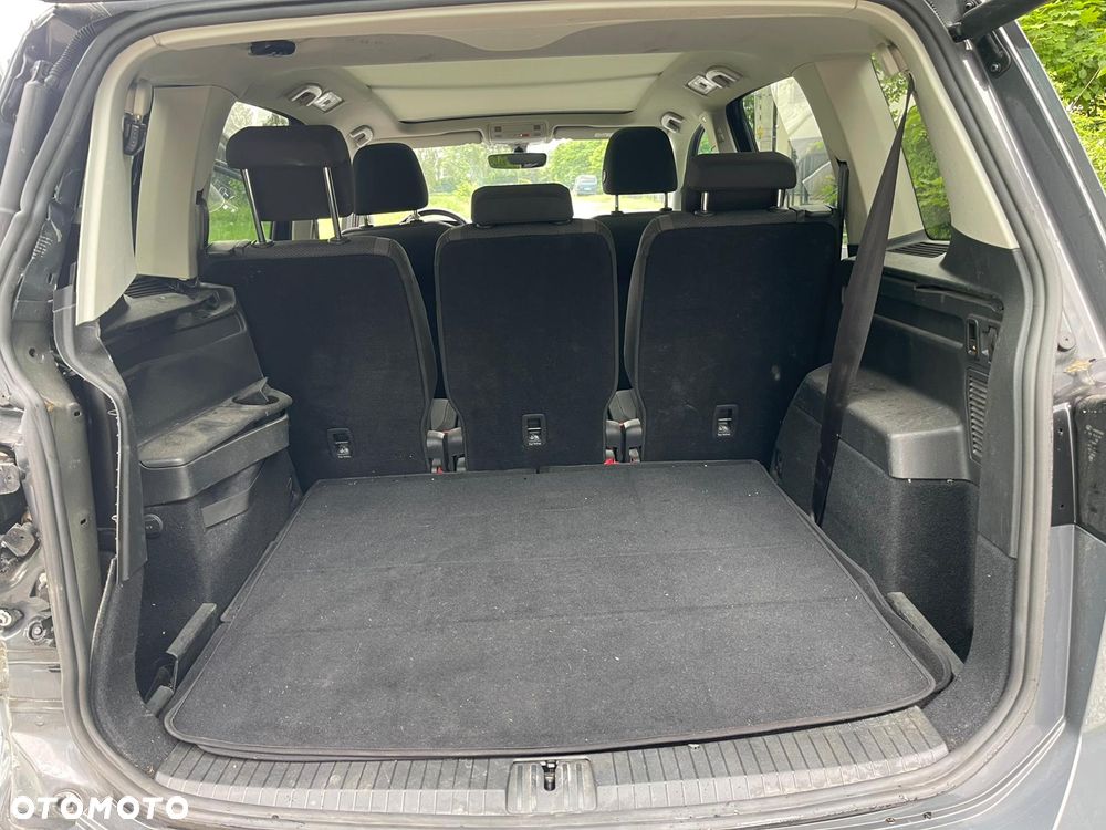 Volkswagen Touran - 13