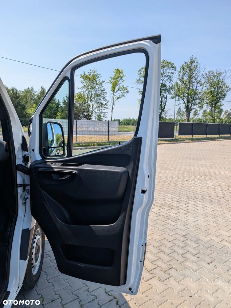 Mercedes-Benz Sprinter - 10