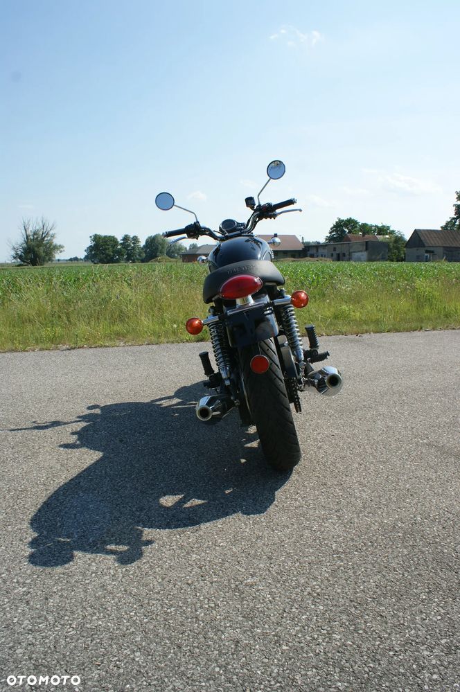 Triumph Bonneville - 8