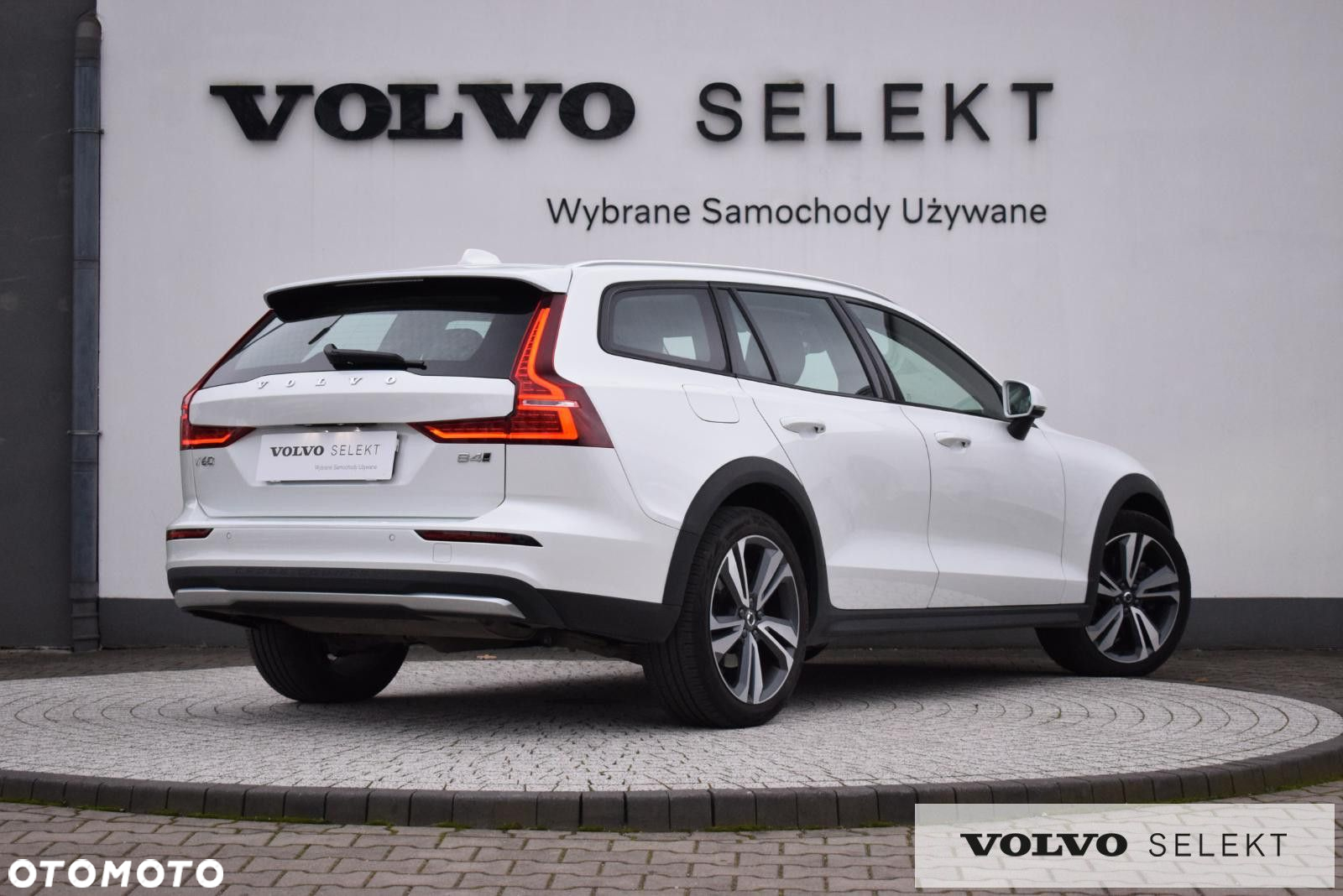 Volvo V60 Cross Country - 9