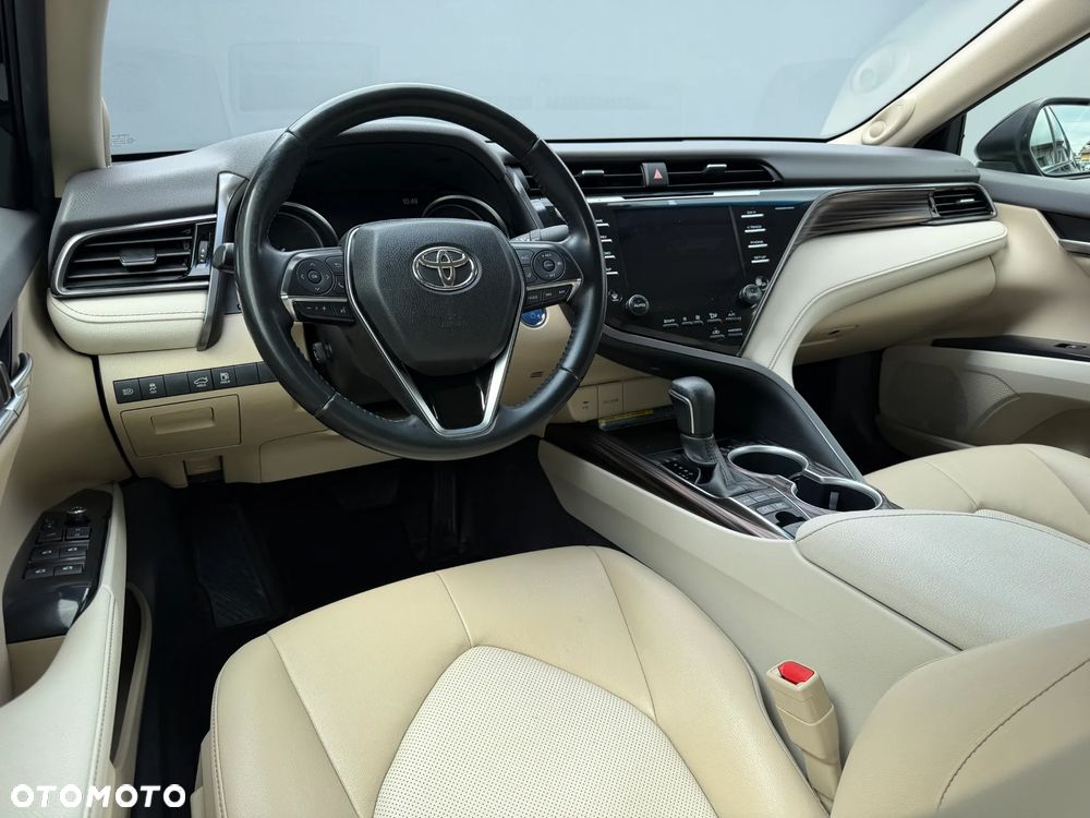 Toyota Camry 2.5 Hybrid Executive CVT - 12
