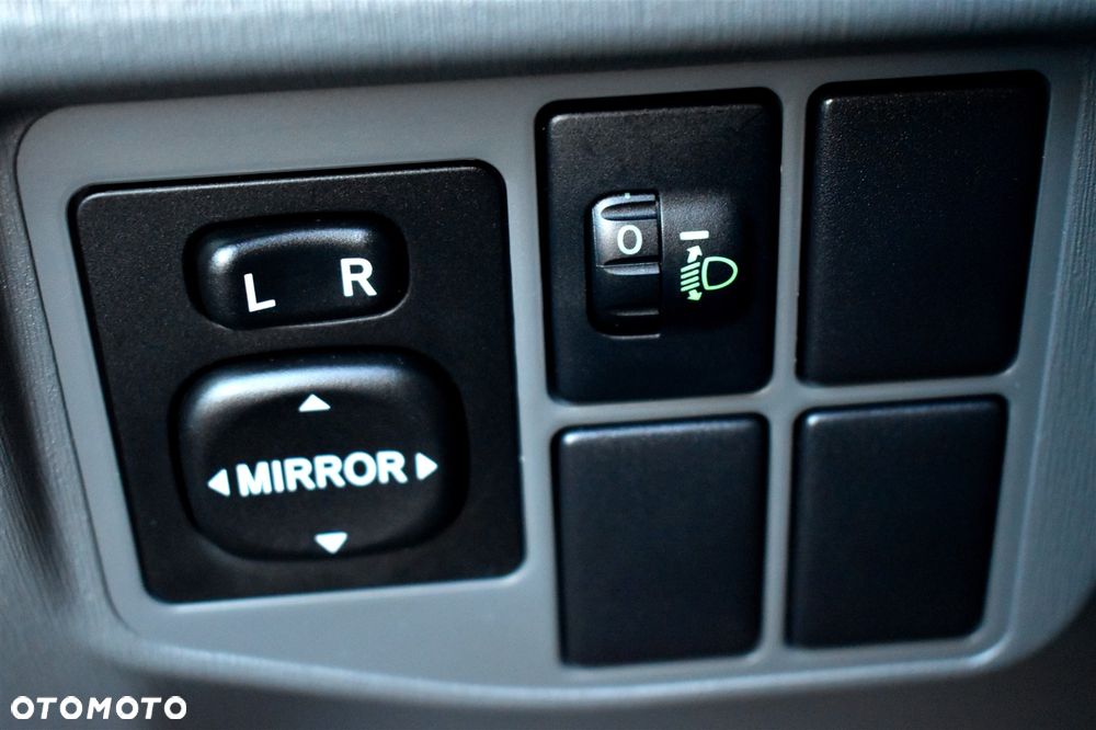 Toyota Prius (Hybrid) Executive - 29