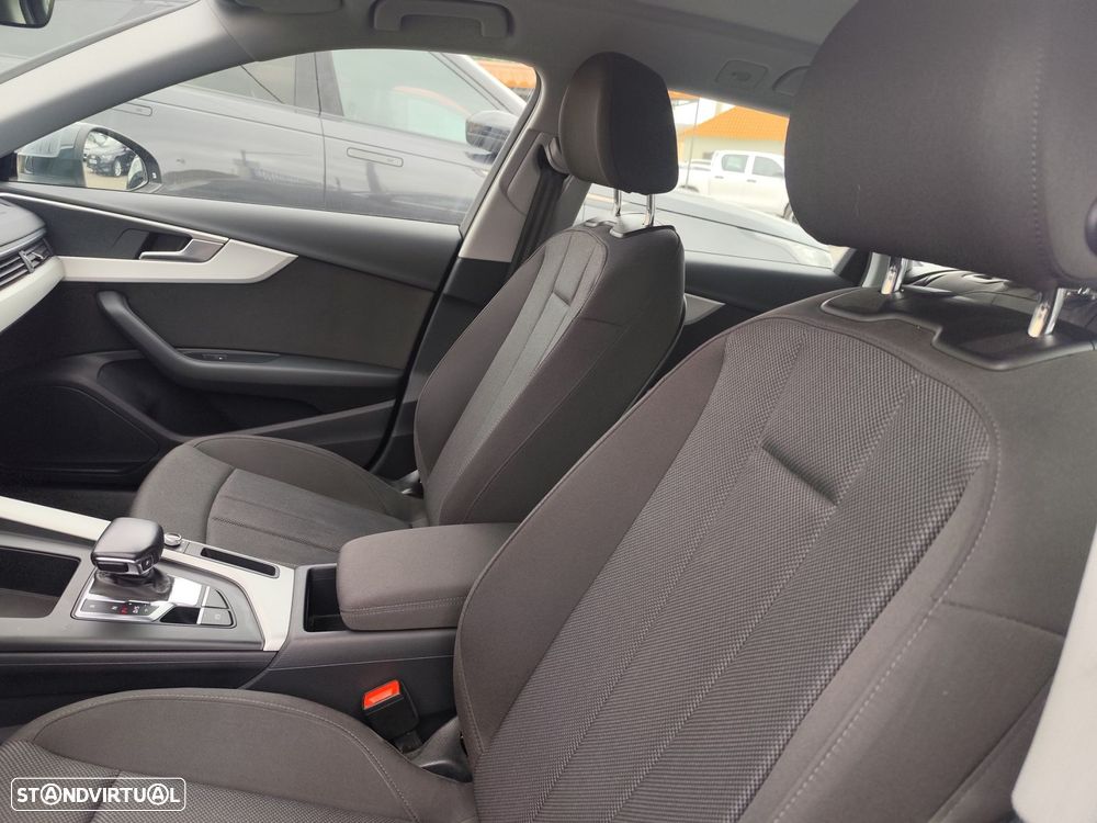 Audi A4 Avant 30 TDI S tronic - 12