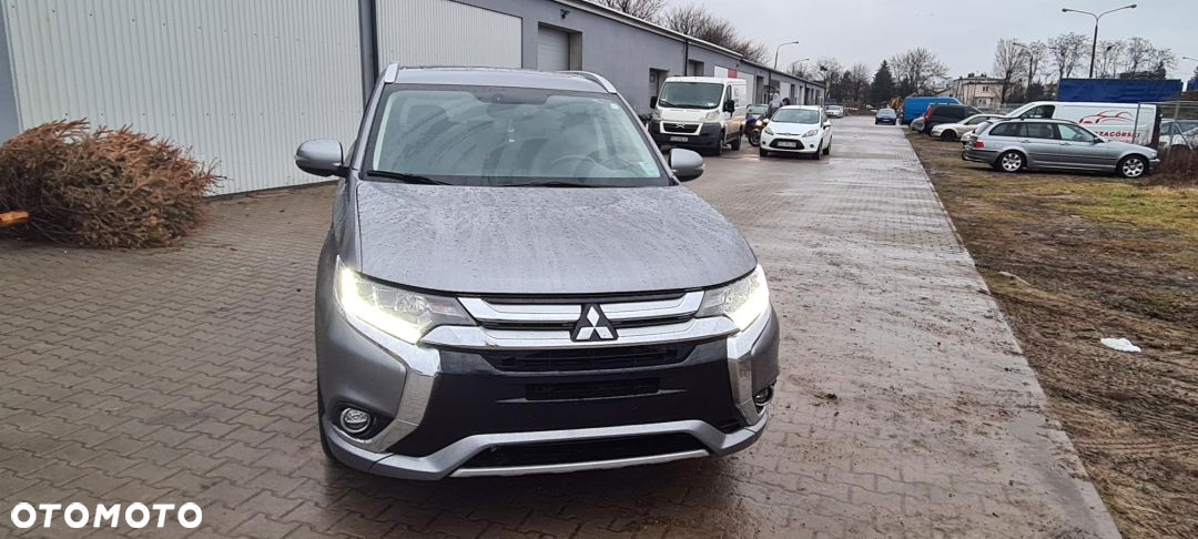 Mitsubishi Outlander 2.0 4WD Plug-In Hybrid Plus - 8